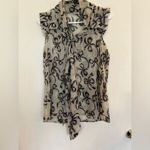 Nicolette Medium short sleeve, sheer all over bow print necktie top